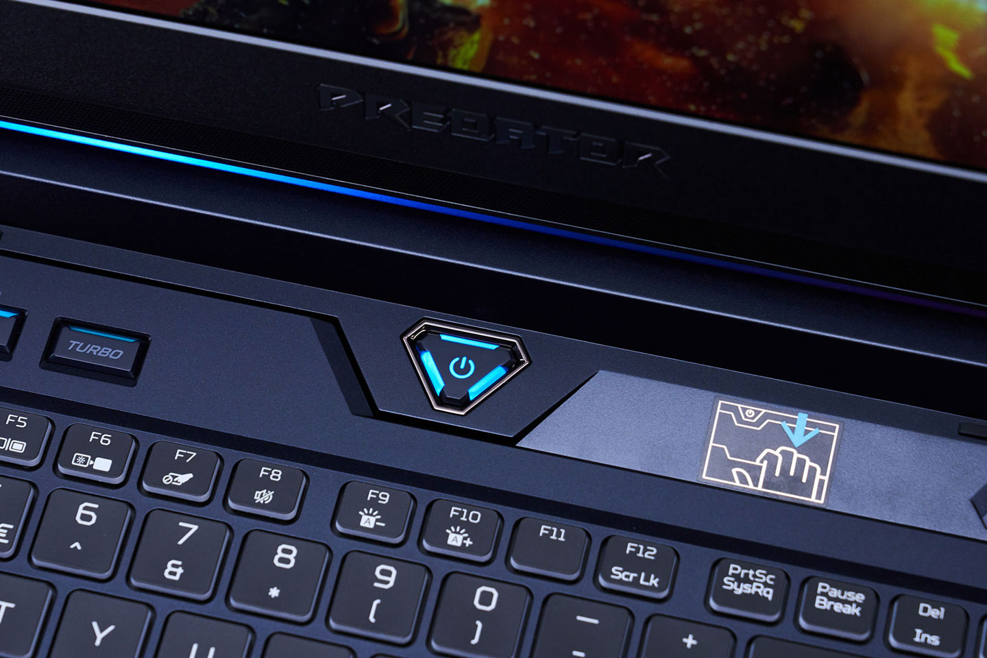 鑽石型的電源鍵自帶背光，右方則是 HyperDrift 滑動式鍵盤的操作圖示。