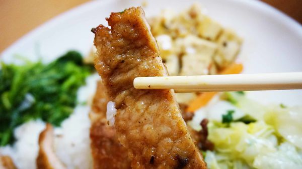 【台北美食】可味小吃店原牛丼-美味又迷人的排骨飯美食