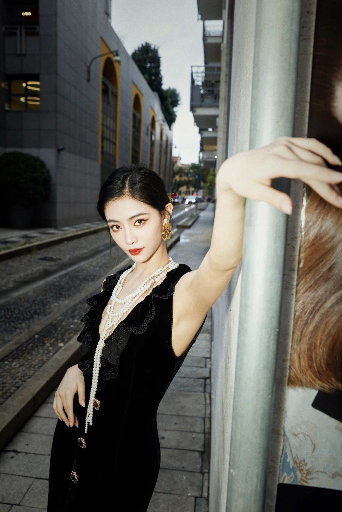 米蘭時裝週上的大陸女星：趙露思Versace展現雙重魅力、張柏芝現身Tomford美翻全網！