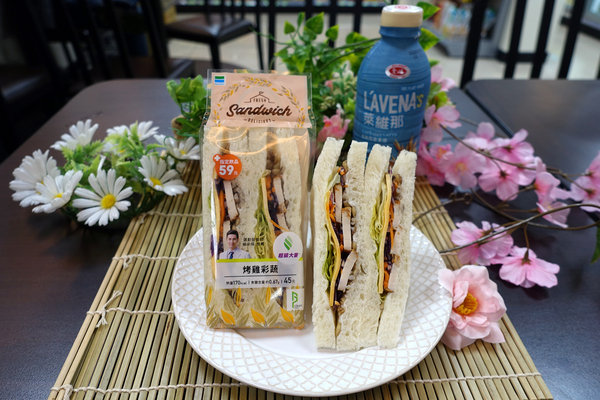 全家便利商店新品開箱-超級大麥鮮食飯糰、三明治、便當好吃又健康，健康志向新品潔淨標示、少添加，多些營養少些負擔 