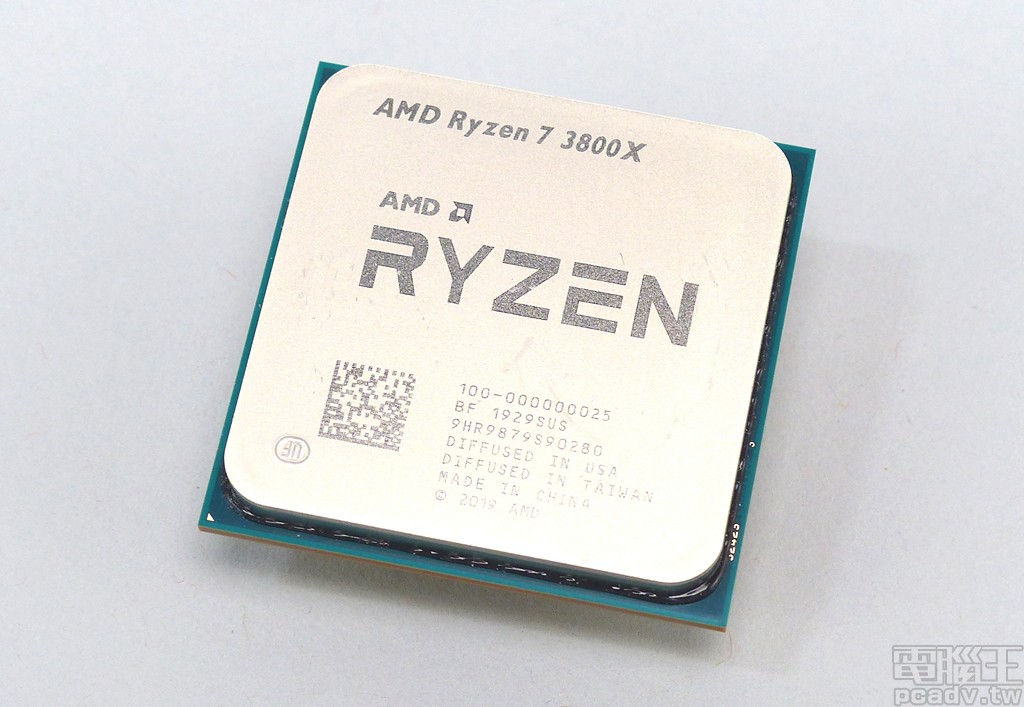 ▲ Ryzen 7 3800X 處理器，實體八核心十六執行緒設計，基礎時脈 3.9GHz、最高自動超頻時脈 4.5GHz，劃分在 TDP 105W 等級。