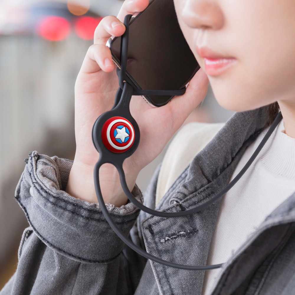 漫威授權萌角色增添個性識別 通用手機綁可適用4到6.5吋螢幕手機綁繩阻隔不直接碰撞桌面 掛繩長度50cm束環細節可調節吊繩長度 簡易綁扣設計易於拆裝手機綁繩與頸掛繩均可單獨使用 全矽膠吊繩不刮傷手機也