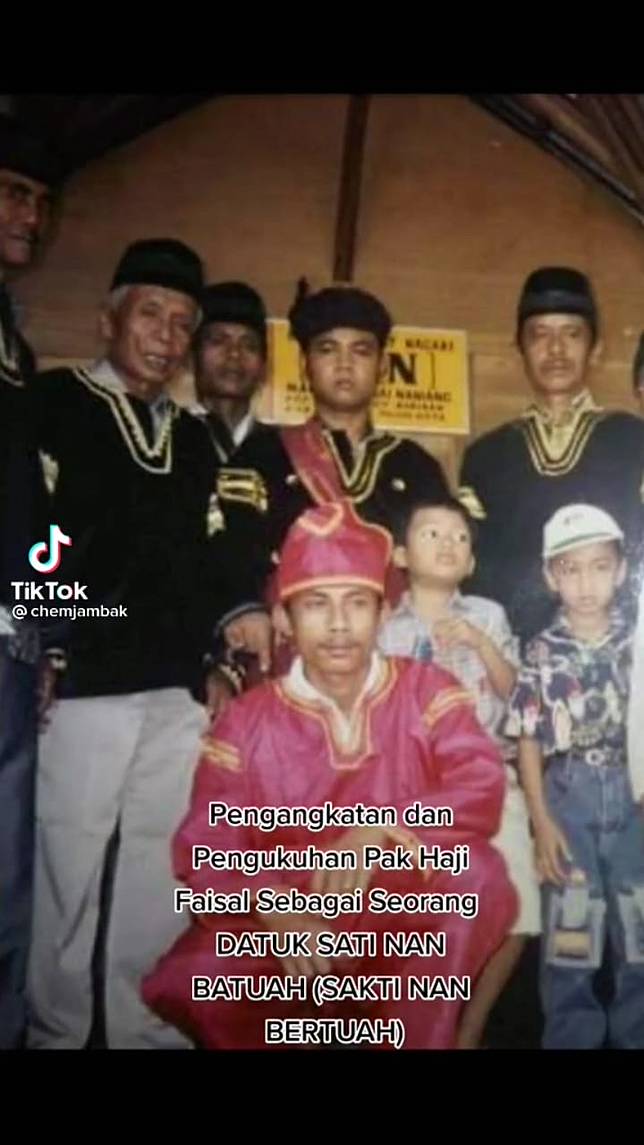 TikTok @chemjambak, potret lawas H. Faisal dapat gelar Datuk Sati Nan Batuah