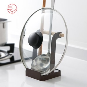 防止鍋蓋上的水蒸氣灑落桌面 可架立湯杓，防止湯汁滴落 可放置砧板，方便瀝乾收納 可拆式底盤，方便瀝水、清洗