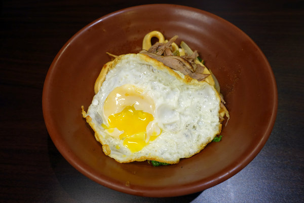 溪尾街美食-鼎街鴨香飯三重溪尾店，三重鴨肉飯，鴨香飯、韭菜鴨腸、炒鴨血，三重好吃鴨肉飯，好吃不貴可外送鴨肉飯