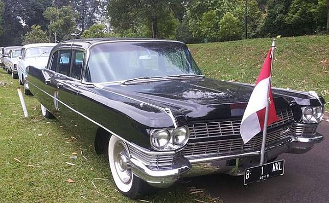 Mobil Bung Karno, Cadillac Fleetwood 75 Limousine