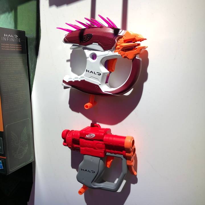 在紐約玩具展上登場的 Nerf Halo 系列聯名玩具槍（圖片來源：Hasbro 官方推特）