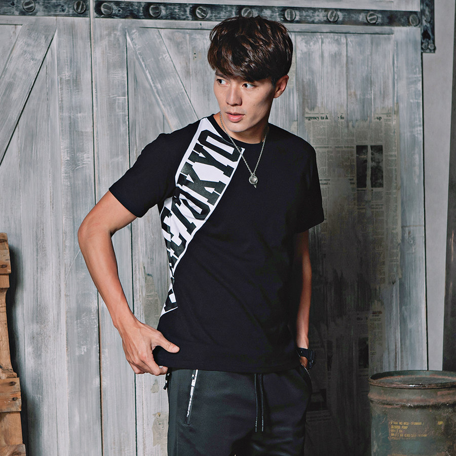 潮牌OVERLORD．TOKYO肩印圓領潮T