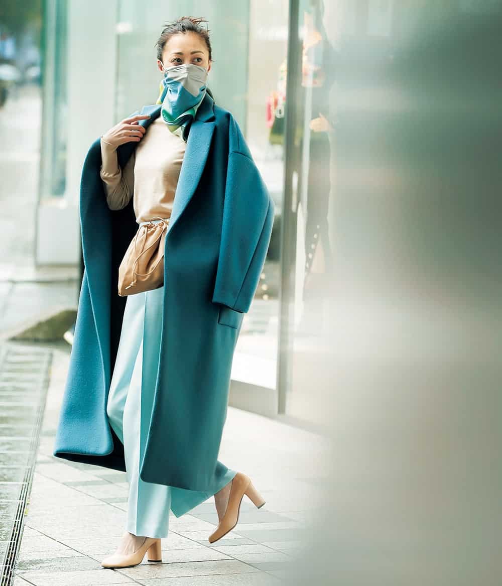 爽やかなブルーグラデを 艶スカーフ で女っぽく