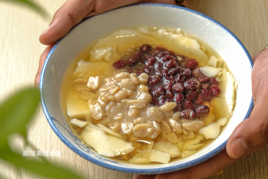 呷大碗(高雄鳳山)20多純手工配料搭暖呼呼香濃燒仙草&冬季限定新鮮草莓雪花冰必吃