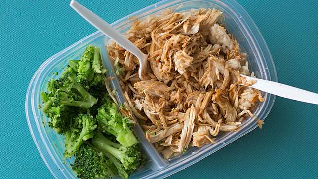 5 Tips Menghilangkan Bau Amis Makanan Pada Kotak Bekal Plastik Fimela Line Today