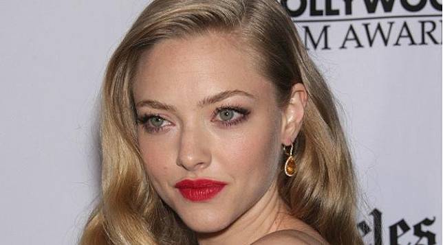 Amanda Seyfried Buktikan Ungkapan 'Kalau Jodoh Tak Lari ke Mana'