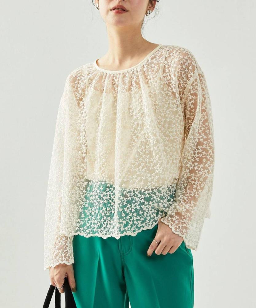 透膚花卉刺繡上衣