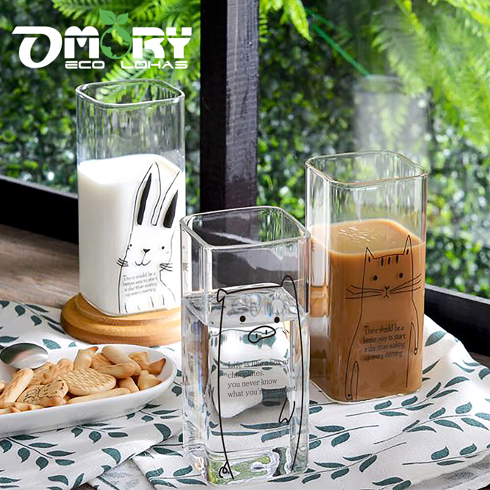 ˙高硼硅玻璃製 ˙童話故事/趣味動物圖案 ˙杯口圓潤 質地輕透 ˙方口杯型新穎設計 ˙飲水/果汁/牛奶/咖啡/小盆栽都美麗 ˙小清新圖案設計 文青風格 ------------------------