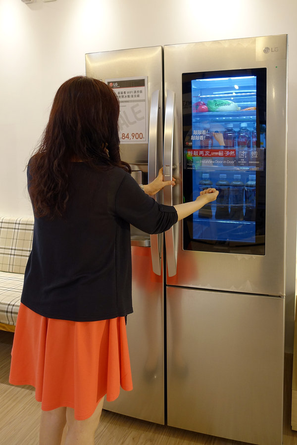 COVEx夏普展演活動，捷運小巨蛋站智慧生活館，結合咖啡店、家電體驗、廚藝教室、精選生活好物、特賣會，可場地租借且有網美牆打卡的主題式情境賣場