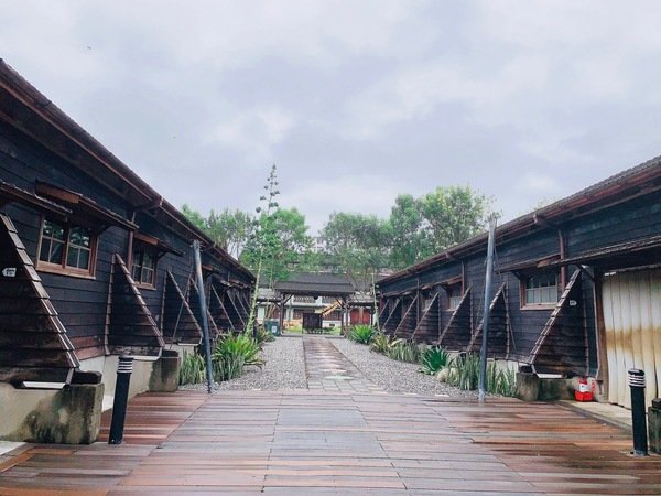 「花蓮旅遊」花蓮租車三天二夜輕旅行自駕遊，盛夏消暑追鯨趣-花蓮永宬租車，老時光燒肉酒肴，欣欣麵館不是麵店，小花公寓民宿與窩WOW青年旅館直擊分享