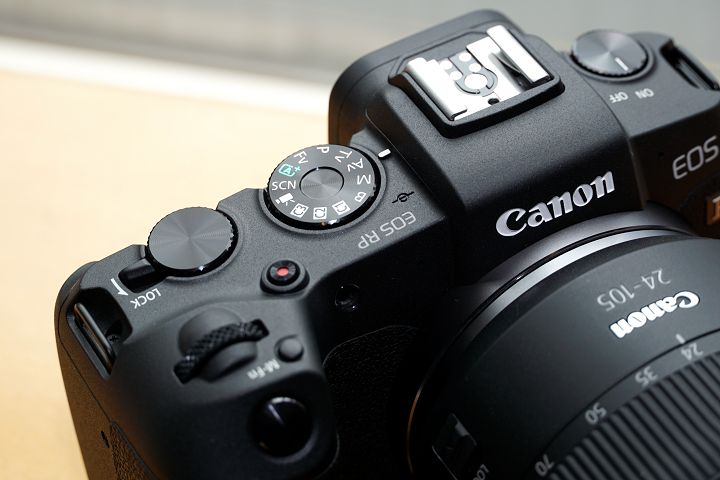 比一杯咖啡還輕！Canon EOS RP 全幅無反相機在台開賣，售價 42,900 元起。