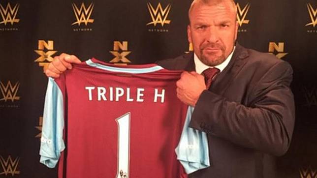 McGregor dan Mayweather Akan Dapat Kejutan dari Triple H