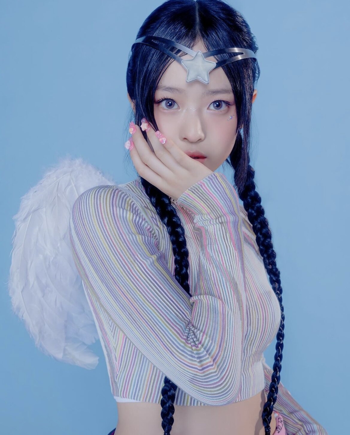 NewJeans登美國跨年特別節目！Y2K個性少女VS美式校園甜妹妝造超強，這款髮飾太酷啦！