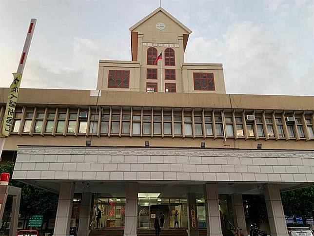 轉貼蘇貞昌摔筆影片竟遭警方移送　幸好法官這樣判