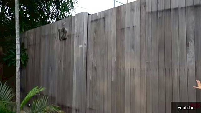 gerbang rumah Baim Wong