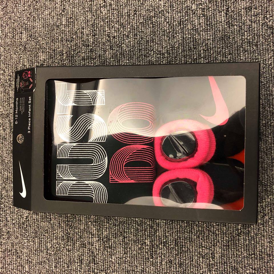 BEETLE 現貨 全新 NIKE JSUT DO IT 經典 文字 LOGO 粉色 襪 圍兜兜 包屁衣 禮盒 寶寶。流行男裝與男鞋人氣店家BEETLE PLUS的首頁有最棒的商品。快到日本NO.1的