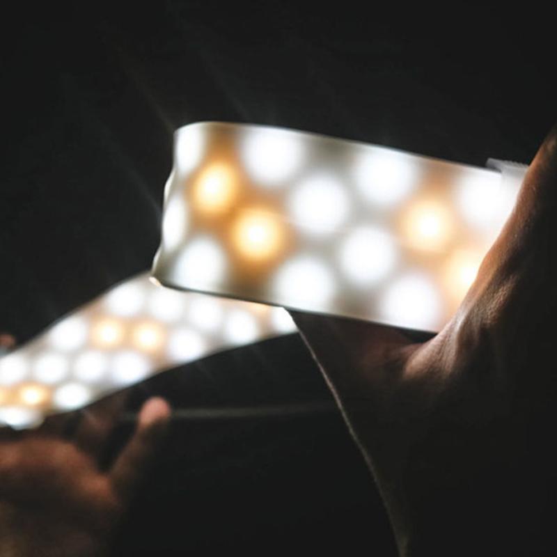 產品特色 1000流明超高亮度 USB供電，行動電源即可使用，不需插座 多種亮度可調整 5000K色溫 內置磁鐵和扣環 IP67 防水防塵 產品介紹 注意事項 防水部分為燈條本體，使用時請注意USB接