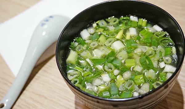 【林口美食】主丼飯食.烏龍麵-只要99元就能吃到美味的牛肉丼飯，還有小菜、湯、飲料，ＣＰ值超高！