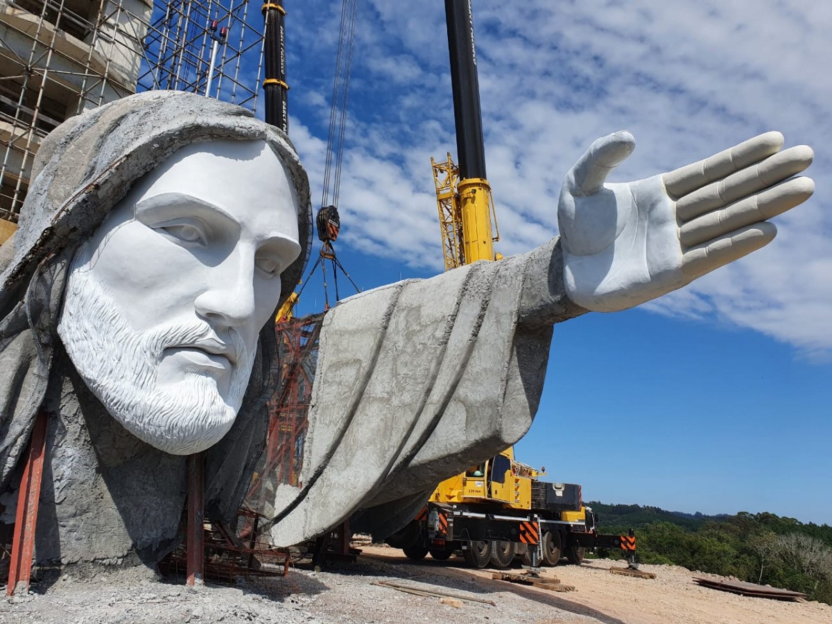 あのブラジルのシンボルより高い 巨大キリスト像が建設中 Pen Online