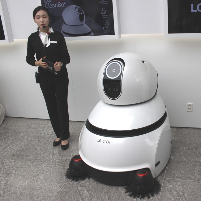 發展AI智慧企業，這些是LG在韓國推出的商用以及家用機器人生力軍