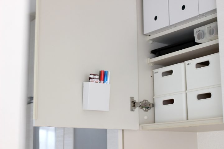 よく使うペンや薬の置き場に2