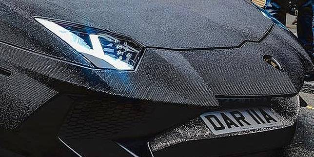  Lamborghini Aventador SV bertabur kristal swarovski (Carscoops.com) 