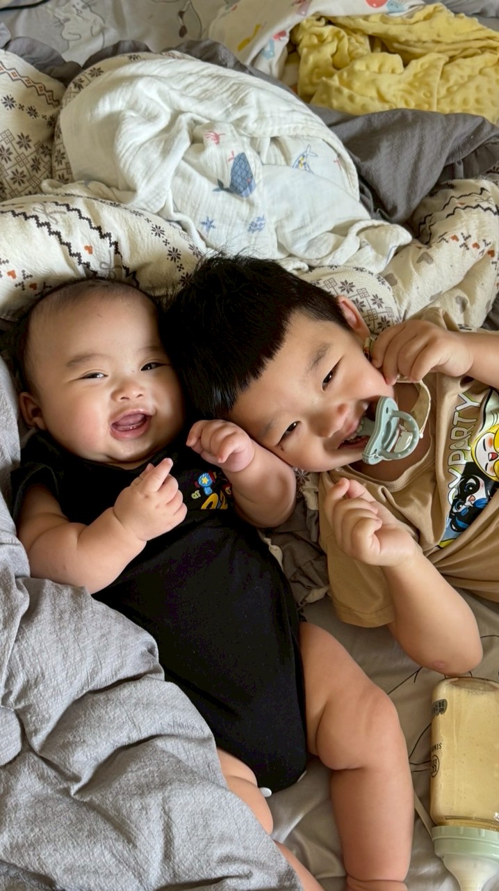 🐔🐔小小的 講話屌屌的