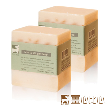 ★添加薑纖維的天然草本產品，質地溫和，各種膚質均適用。 ★薑塊部分可做為天然去角質使用。★使用蘆薈油、蜂蜜、酪梨油給肌膚多重呵護，清潔肌膚絕不帶走過多油脂，使肌膚保濕柔嫩。