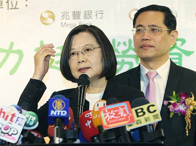 開炮！蔡英文遭嗆：中華民國現在還有總統嗎？