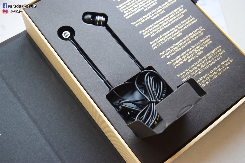 360 eB音霸5.1聲道超重低音耳機DSC_0172Liz開懷大笑看世界.JPG