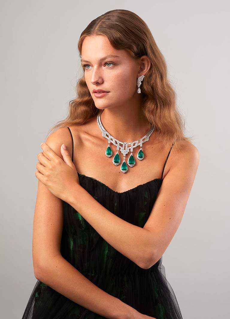 Van Cleef & Arpels「Merveille d’Émeraudes可轉換式項鍊」，哥倫比亞祖母綠與鑽石。（圖╱Van Cleef & Arpels提供）