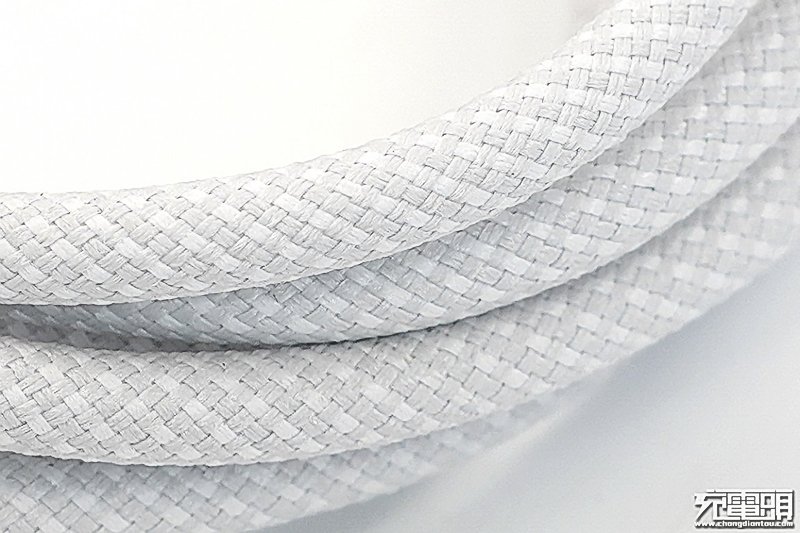 iPhone 12 將標配「編織快充線」