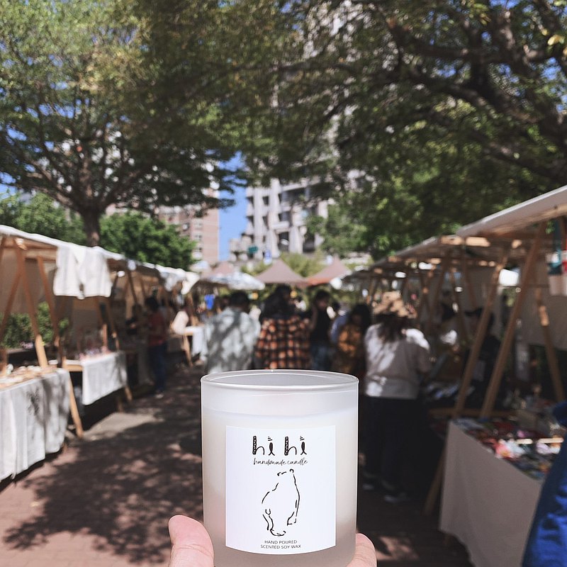 ：Empty streets： 將寂寥揉進空氣中，也把我揉進你的懷抱裡。 成份：Soy Wax天然大豆蠟、頂級蜂蠟、雪松天然精油、絲柏天然精油、薰衣草天然精油、安息香天然精油、葡萄柚天然精油。