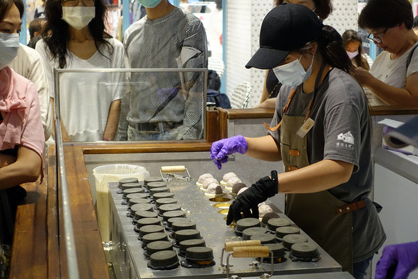 青畑九號豆製所台北忠孝SOGO店，台北東區好吃紅豆餅，忠孝復興甜點推薦(含青畑九號忠孝SOGO店菜單、限定口味、開幕優惠)