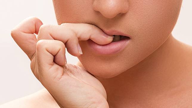 Infeksi pada kuku jari dapat terjadi apabila Anda sering menggigiti kuku, terutama dalam ukuran yang cukup besar.