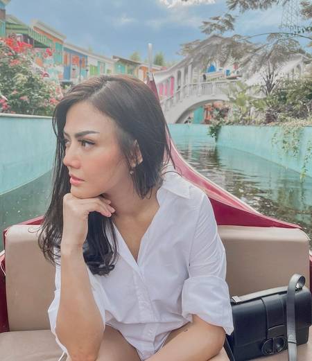 Diduga Selingkuhan Raffi Ahmad, Intip Deretan Potret Cantik Nita Gunawan - w644
