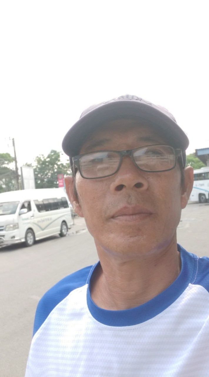 นเรศ   กลิ่นหอม