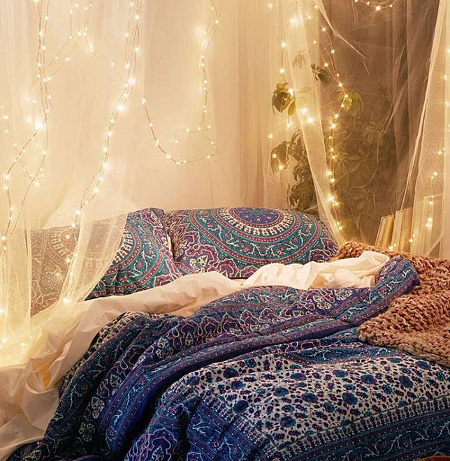 10 Inspirasi  Desain Kamar Tidur Romantis Dengan Lampu  