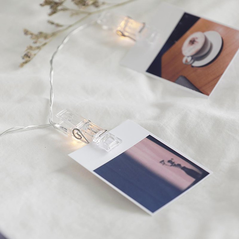 ➤ 韓劇經典裝飾佈置 ➤ LED燈串 省電又耐熱 ➤ 可夾照片、明信片等牆面裝飾 ➤ 兩種長度170cm、300cm可選