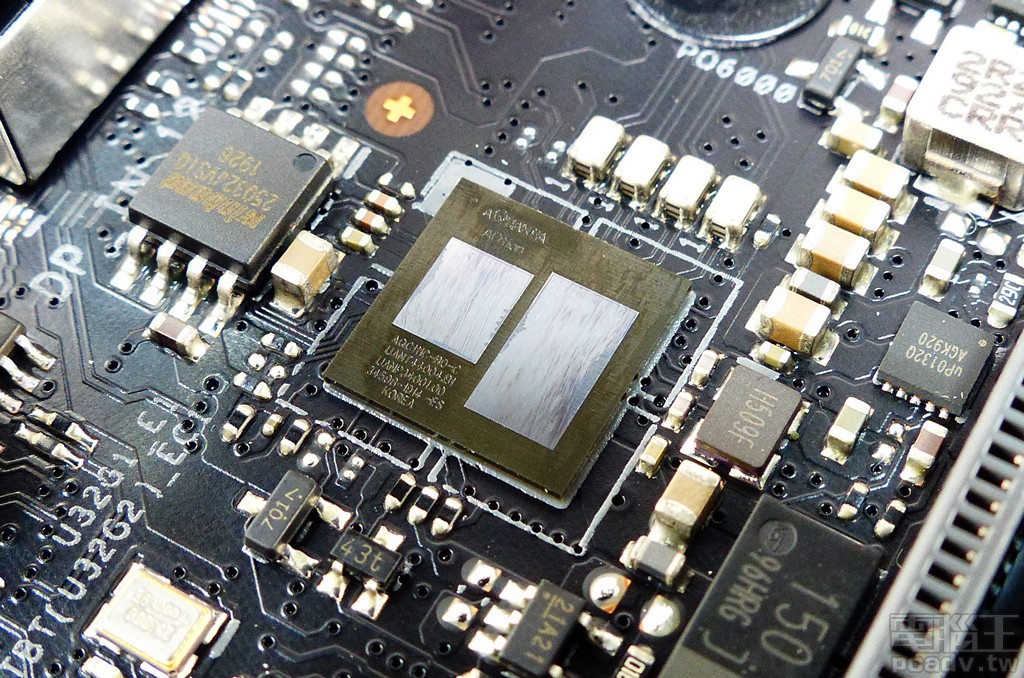 Aquantia AQC111C 替這張主機板加上 802.3bz 2.5/5Gbps RJ45 有線網路支援能力。