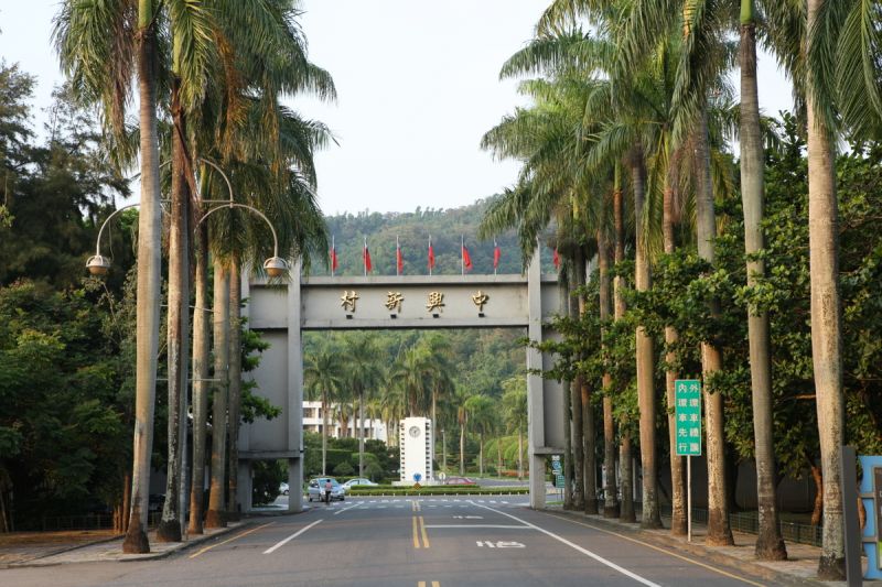 草屯自行車道及公共自行車於今年規劃完成，提供給喜愛單車遊的民眾免費租借。(草屯鎮公所提供)