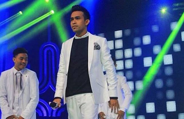 Fildan Bau Bau saat tampil di atas panggung D'Academy 4. (Instagram)