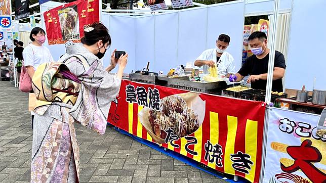 拿悠遊卡就可以玩沖繩 來逛 日本文化觀光博覽會 夏日金魚燈籠祭 美食屋台 成人式體驗 根本像在日本 毅傳媒 Line Today
