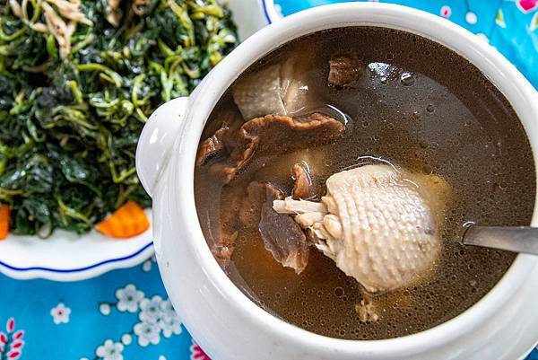 【日月潭一日遊】南投頭社活盆地農村美食餐桌與休閒農場-體驗不一樣的在地食材美味佳餚與獨特河道獨木舟體驗